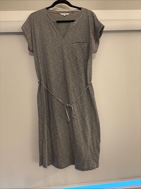 Striped Short-Sleeve Tie-Waist Midi Dress - Black & White